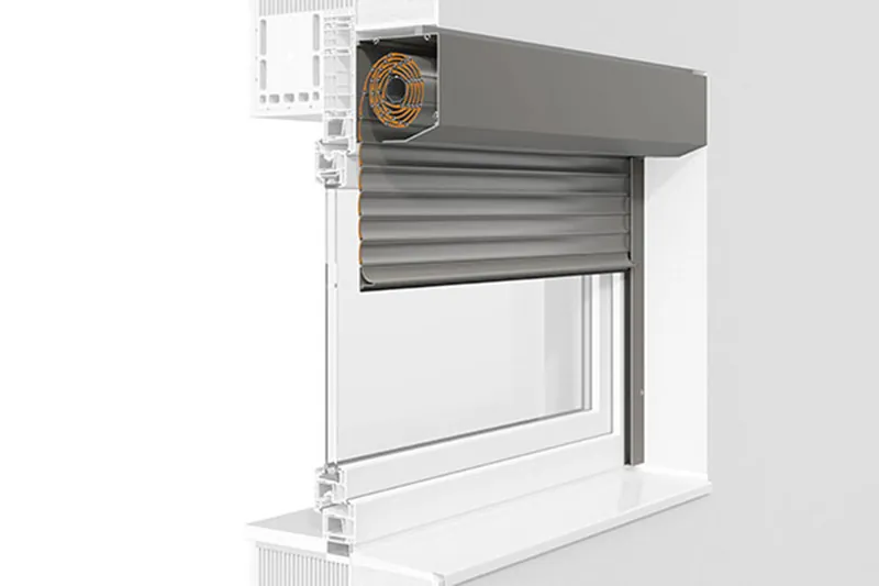 Rollladen mit sichtbarem Vorbaukasten am Fenster